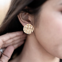 Chic Aura Golden Earrings