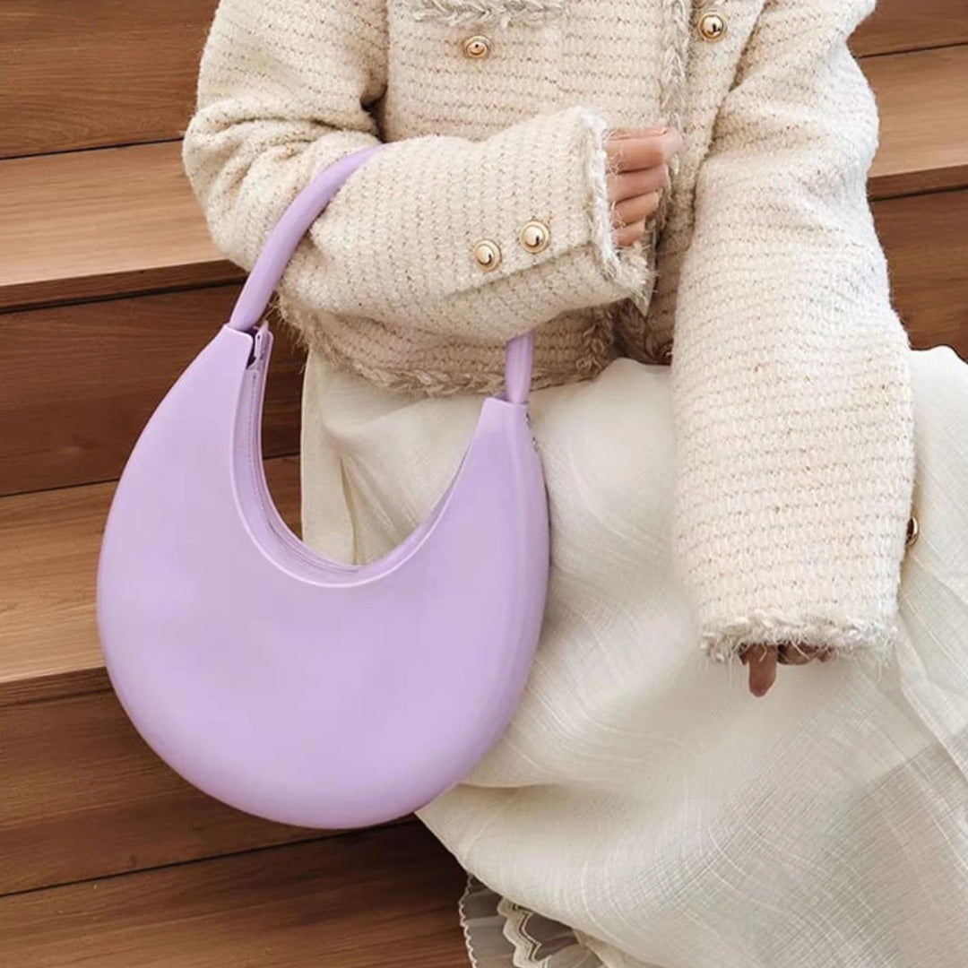 Mohakka offers a refined collection of anti-tarnish, hypoallergenic jewellery and modern bags. Shop earrings, pendants, rings, bracelets, anklets, and more—crafted for comfort, elegance, and everyday confidence.