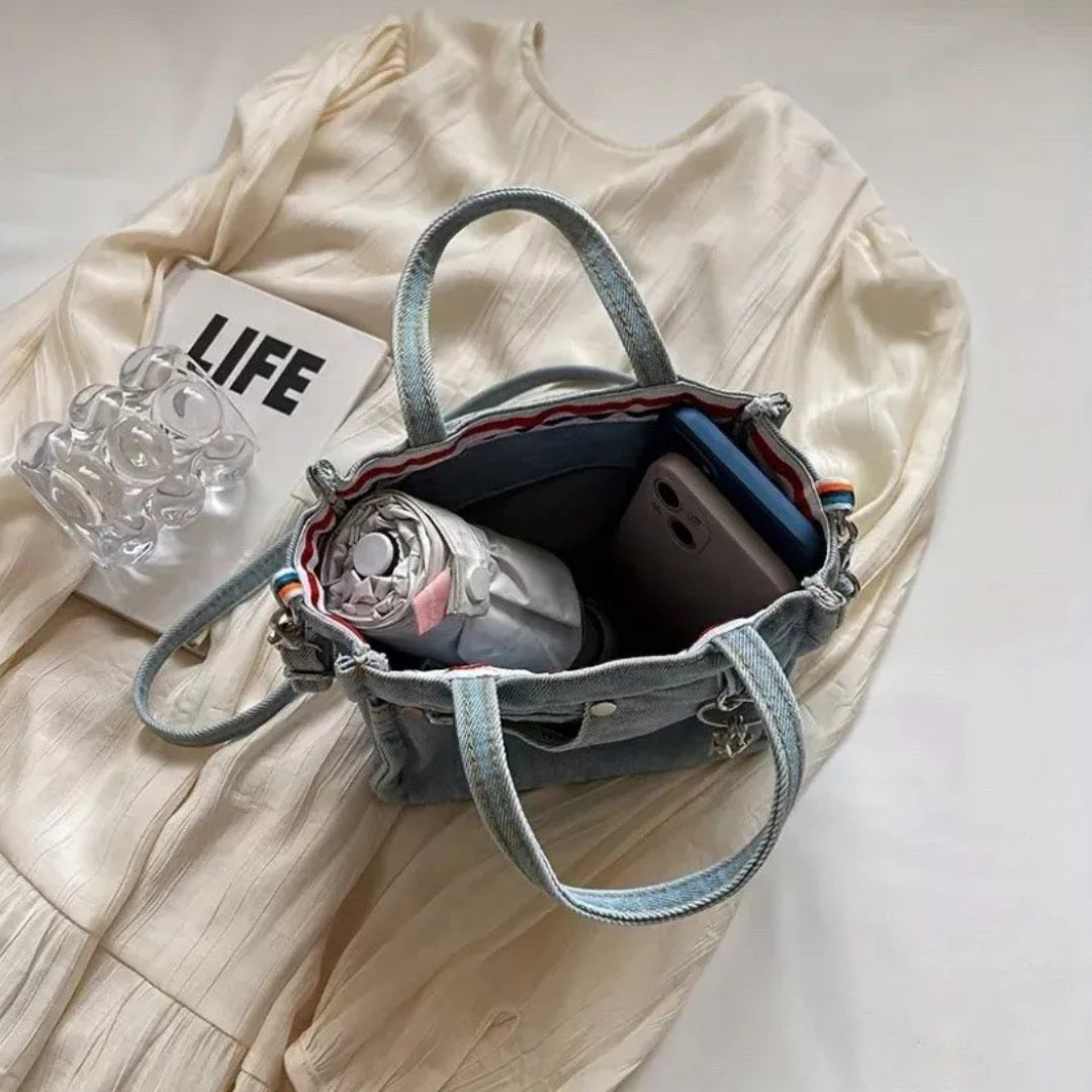 Mohakka offers a refined collection of anti-tarnish, hypoallergenic jewellery and modern bags. Shop earrings, pendants, rings, bracelets, anklets, and more—crafted for comfort, elegance, and everyday confidence.