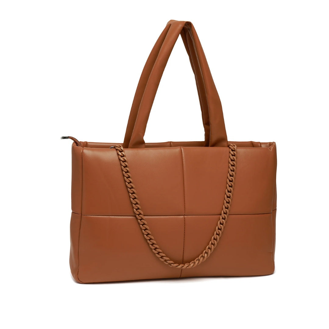 Mohakka offers a refined collection of anti-tarnish, hypoallergenic jewellery and modern bags. Shop earrings, pendants, rings, bracelets, anklets, and more—crafted for comfort, elegance, and everyday confidence.